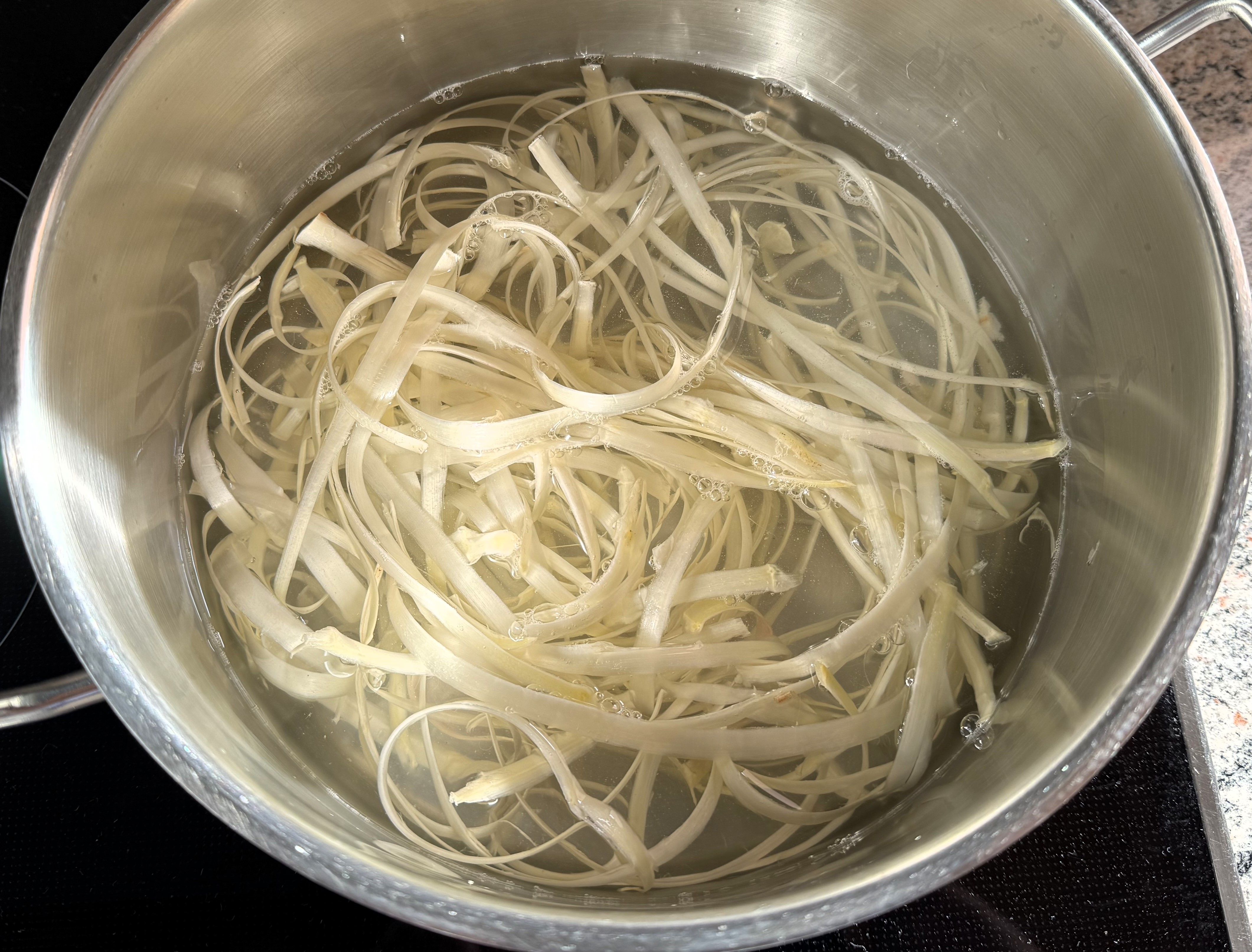Herstellen des Spargelsud
